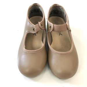 Amazon com Dance Class Mary Jane Tap Shoe Toddler Little Kid Amazon com Dance Class Mary Jane Tap Shoe Toddler Little Kid